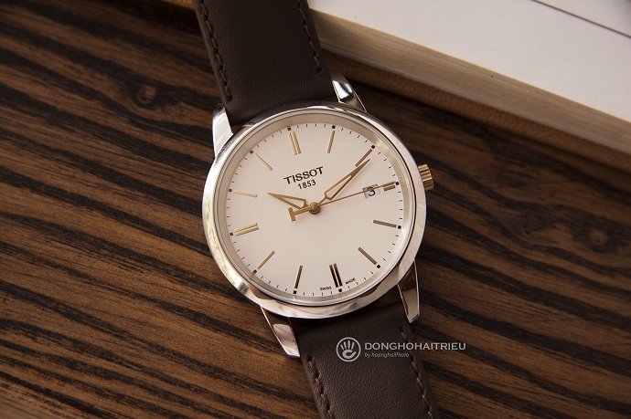 TISSOT T033.410.26.011.01 4 Review đồng hồ Tissot T033.410.26.011.01 có mức giá hấp dẫn - Ảnh 1