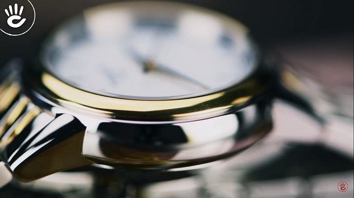 Tissot Carson T085.210.22.011.00 - Nữ - Quartz (Pin) - Chống nước 3 ATM - Mặt số 28.5mm 6 Review đồng hồ Tissot T085.210.22.011.00 thiết kế đẳng cấp - Ảnh 4