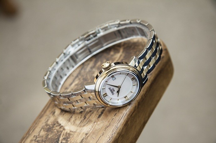 Tissot Bridgeport T097.010.22.118.00 - Nữ - Quartz (Pin) - Chống nước 5 ATM - Mặt số 29mm 7 Review đồng hồ Tissot T097.010.22.118.00 có thiết kế lạ mắt - Ảnh 4