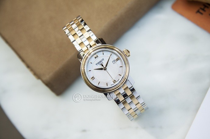 Tissot Bridgeport T097.010.22.118.00 - Nữ - Quartz (Pin) - Chống nước 5 ATM - Mặt số 29mm 4 Review đồng hồ Tissot T097.010.22.118.00 có thiết kế lạ mắt - Ảnh 1