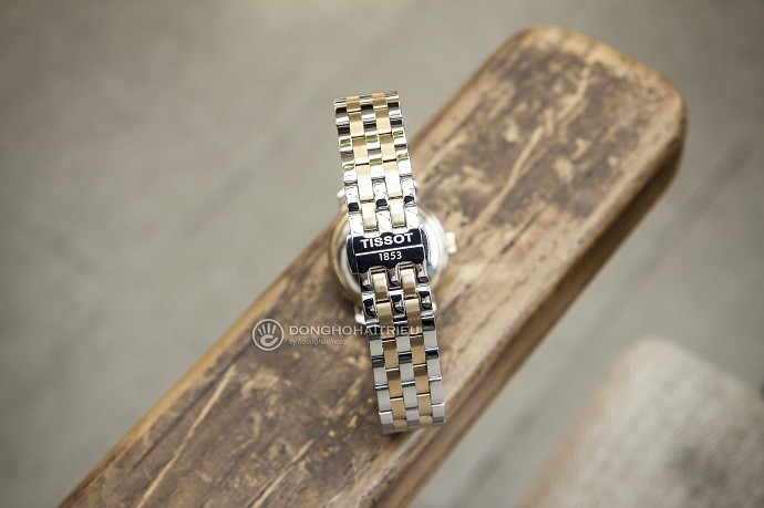 Tissot Bridgeport T097.010.22.118.00 - Nữ - Quartz (Pin) - Chống nước 5 ATM - Mặt số 29mm 11 Review đồng hồ Tissot T097.010.22.118.00 có thiết kế lạ mắt - Ảnh 8