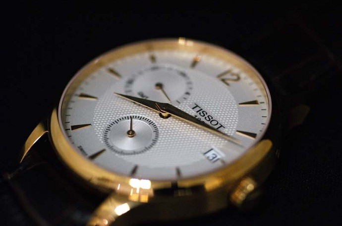 Tissot T063.639.36.037.00 cổ điển đến đặc biệt trong thiết kế - Ảnh 4