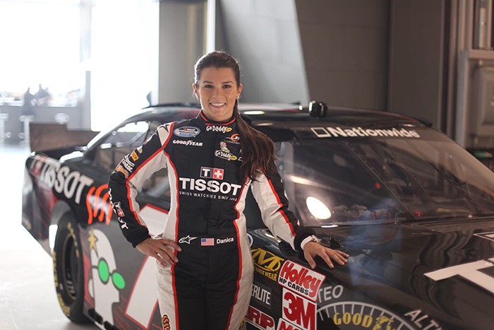 1- Đại Sứ DANICA PATRICK Bóng Hồng Trên Đường Đua Tốc Độ