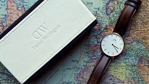 bat-tung-phong-cach-voi-cac-mau-dong-ho-ca-tinh-gia-re-chinh-hang-7