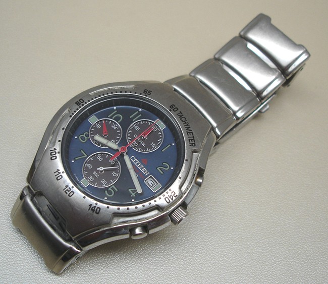 Tissot Autoquartz Phá Vỡ Thế Độc Tôn Của Đồng Hồ Seiko Kinetic 18 7 Tissot Autoquartz Phá Vỡ Thế Độc Tôn Của Đồng Hồ Seiko Kinetic