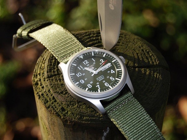 Nhung Goc Khuat Va Goc Sang Cua Dong Dong Ho Automatic Gia Re O VN 3