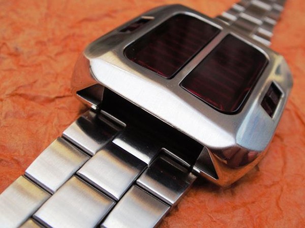 Đồng Hồ Năng Lượng Mặt Trời - Ai Mới Là Chủ Nhân Thực Sự Của Công Nghệ Ánh Sáng 5 4 Đồng Hồ Năng Lượng Mặt Trời - Ai Mới Là Chủ Nhân Thực Sự Của Công Nghệ Ánh Sáng