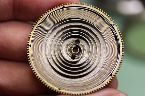 GIẢI ĐÁP NHỮNG CÂU HỎI VỀ CÁCH SỬ DỤNG ĐỒNG HỒ CƠ VÀ QUARTZ P1 9 5 GIẢI ĐÁP NHỮNG CÂU HỎI VỀ CÁCH SỬ DỤNG ĐỒNG HỒ CƠ VÀ QUARTZ P1