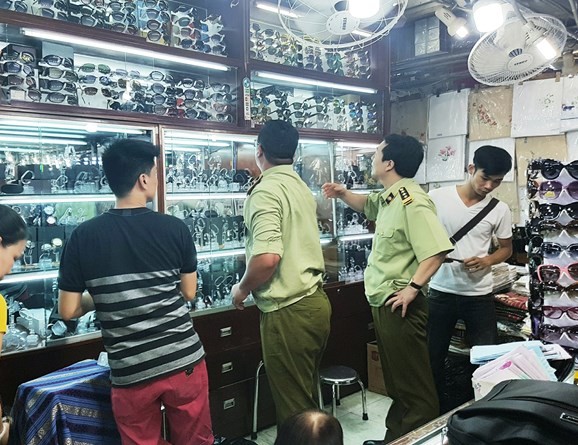 Tại Sao Đồng Hồ Tissot Fake Giá Rẻ Lại Tràn Lan Trên Thị Trường 20 Tại Sao Đồng Hồ Tissot Fake Giá Rẻ Lại Tràn Lan Trên Thị Trường 14