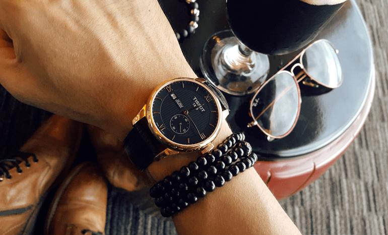 Review đồng hồ Tissot 1853 Le Locle automatic từ A đến Z 2 Đồng Hồ Tissot Le Locle Automatic - Cái Nôi Vàng Son Của Tissot - Vẻ đẹp huyền bí đồng hồ Tissot Le Locle