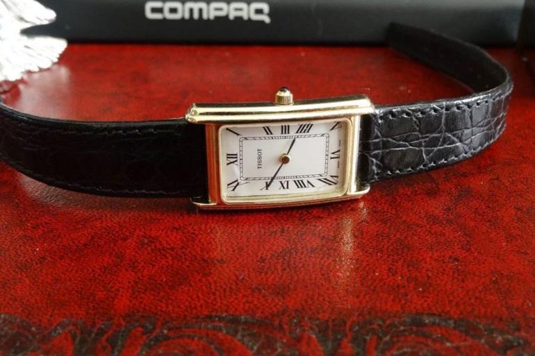 Mix Đồ Sang Chảnh Dạo Phố Cùng Đồng Hồ Tissot Mặt Vuông - dây mềm mại đi cùng vẻ đẹp độc đáo đồng hồ Tissot mặt vuông