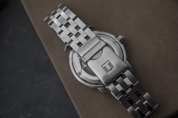 Bên Trong Siêu Phẩm Đồng Hồ Tissot T055.430.11.017.00 - Hình 3