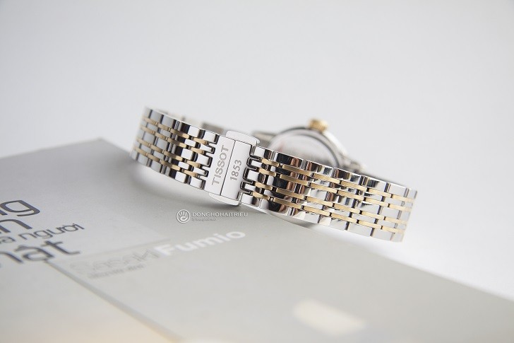 Tissot T085.210.22.013.00 sở hữu bộ dây kim loại độc đáo