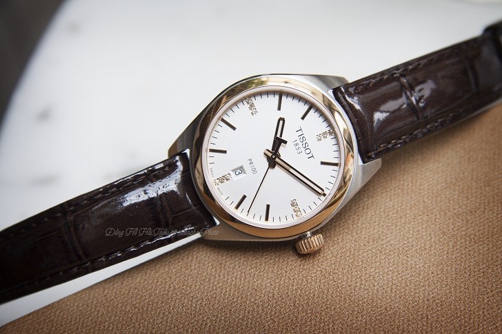Tissot Pr 100 T101.210.26.036.00 - Nữ - Quartz (Pin) - Chống nước 10 ATM - Mặt số 39mm - Dạ quang 15 Review Mẫu Đồng Hồ Tissot T101.210.26.036.00 Đính Pha Lê Sang Trọng Hình 2