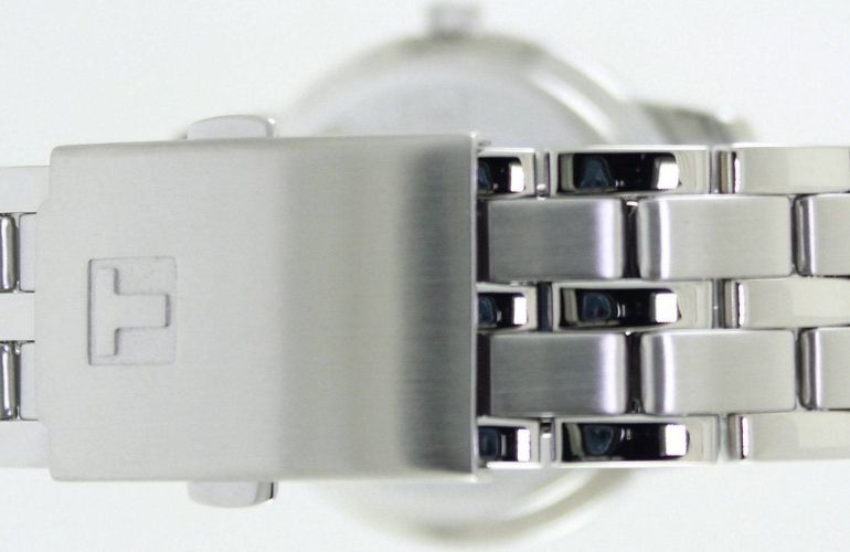 Cách phân biệt đồng hồ Tissot fake chuẩn như chuyên gia 7 Cách phân biệt đồng hồ Tissot fake chuẩn như chuyên gia -ảnh: T033.410.11.013.10