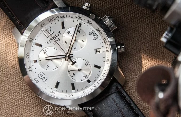 Cách phân biệt đồng hồ Tissot fake chuẩn như chuyên gia 2 Cách phân biệt đồng hồ Tissot fake chuẩn như chuyên gia - ảnh: T0554171603700