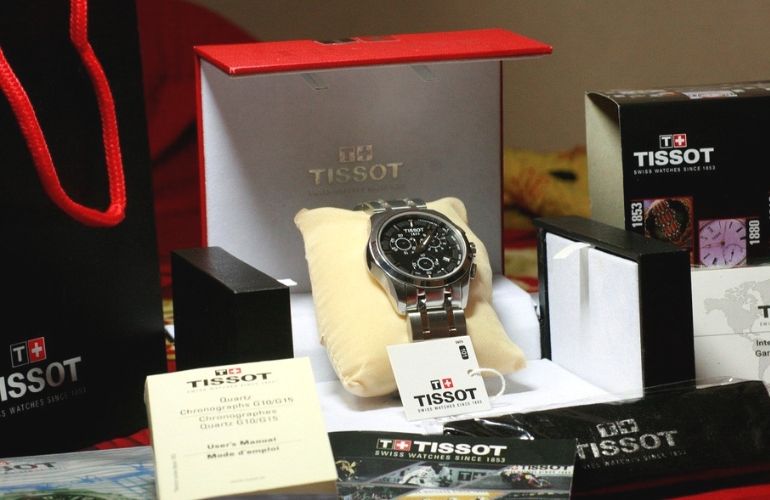 Cách phân biệt đồng hồ Tissot fake chuẩn như chuyên gia 8 Cách phân biệt đồng hồ Tissot fake chuẩn như chuyên gia - ảnh: hộp