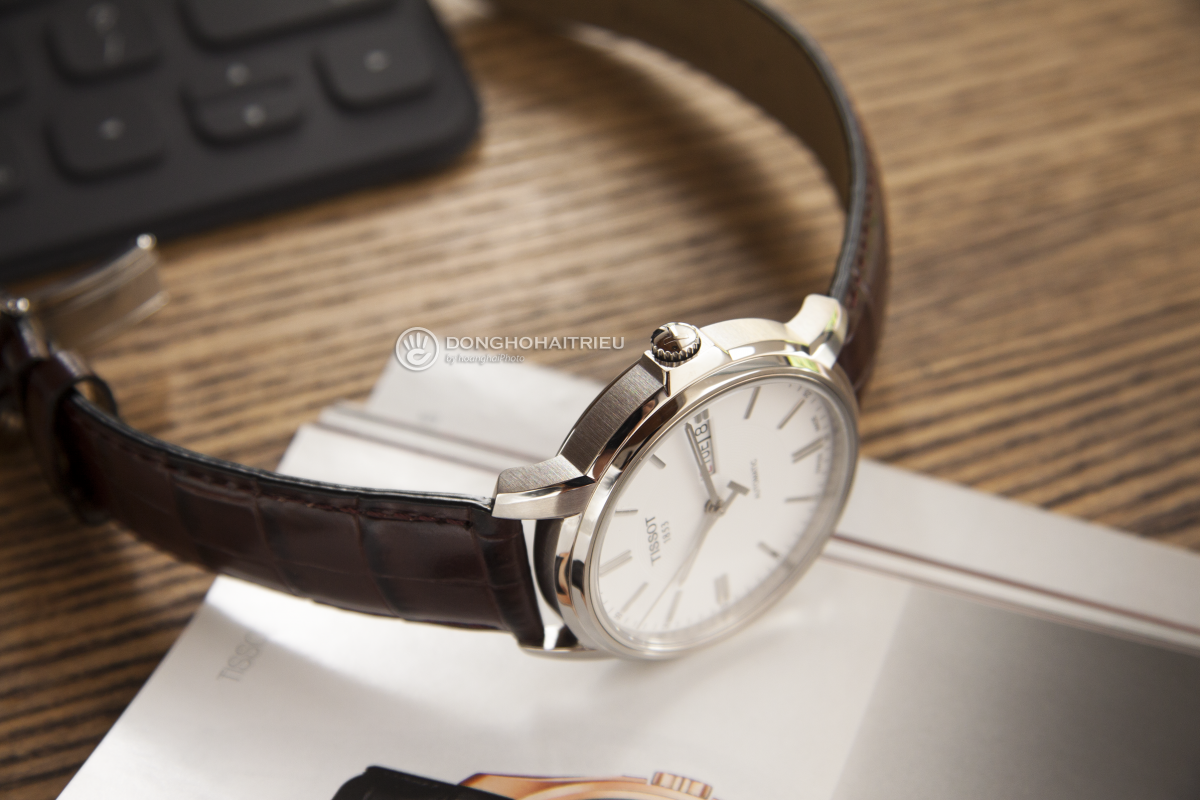 Tissot Automatics Iii T065.430.16.031.00 - Nam - Automatic (Tự Động) - Chống nước 3 ATM - Mặt số 39.7mm 7 Review Tissot T065.430.16.031.00 Automatic Họa Tiết Guilloche Hình 5