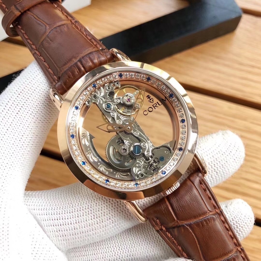 Đồng hồ cơ lộ máy Thụy Sĩ giá bao nhiêu, hãng nào tốt? 2 Đồng hồ cơ lộ máy Thụy Sĩ giá bao nhiêu, hãng nào tốt? 1