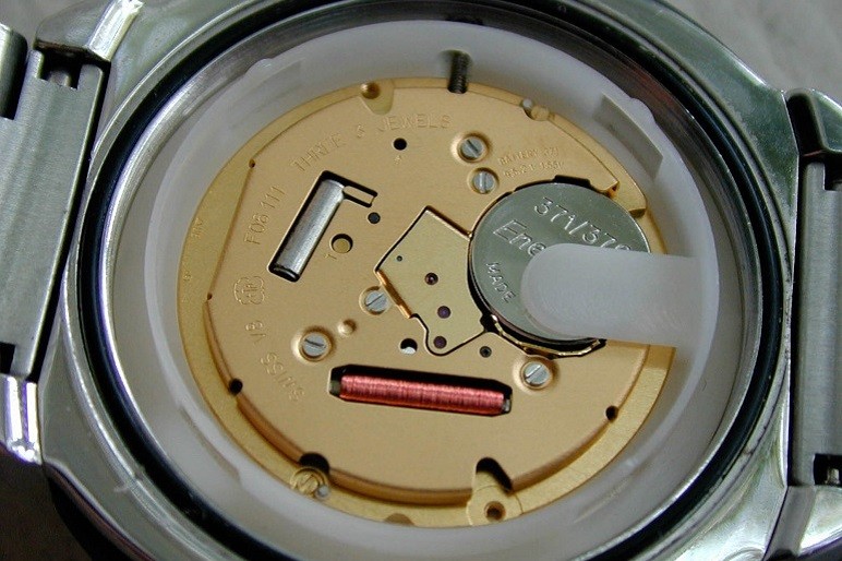 Bước đột phá của đồng hồ Tissot PRC 200 Chronograph Quartz - Máy ETA Quartz