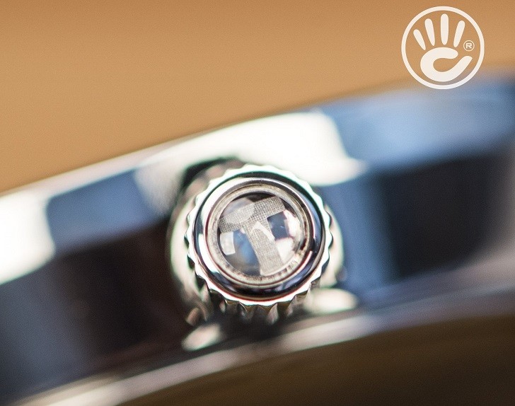 Hình 4 Review đồng hồ Tissot T084.210.22.117.00 siêu mỏng mặt xà cừ