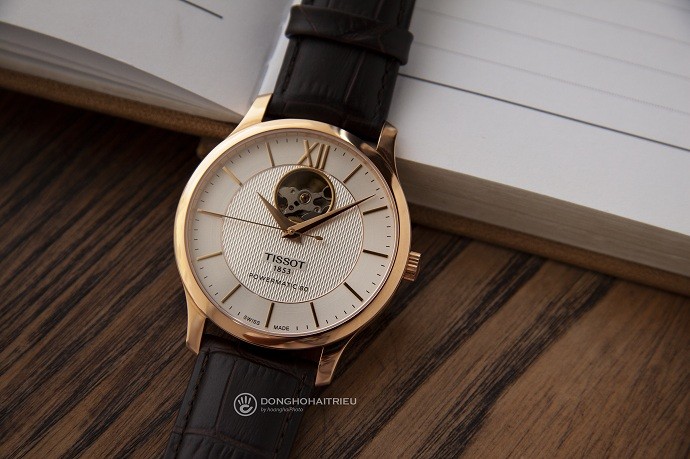 Review đồng hồ Tissot T063.907.36.038.00 lộ cơ ở bề mặt số - Ảnh 1
