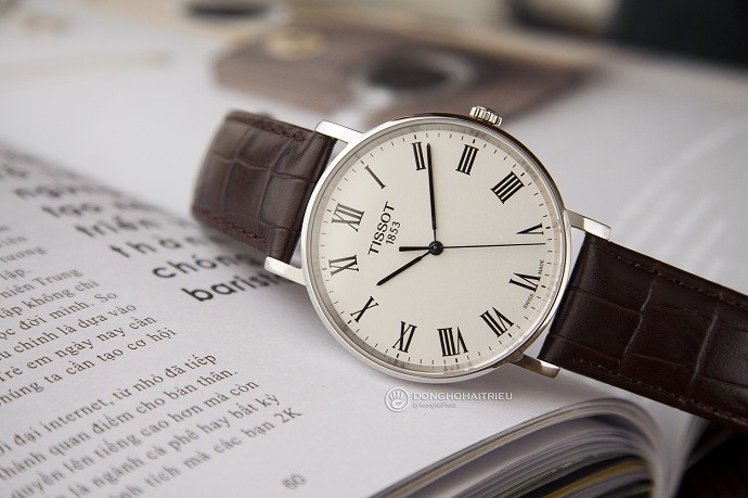 Tissot Everytime T109.410.16.033.00 - Nam - Quartz (Pin) - Chống nước 3 ATM - Mặt số 38mm 12 Review đồng hồ Tissot T109.410.16.033.00 mức giá tầm trung - Ảnh 8