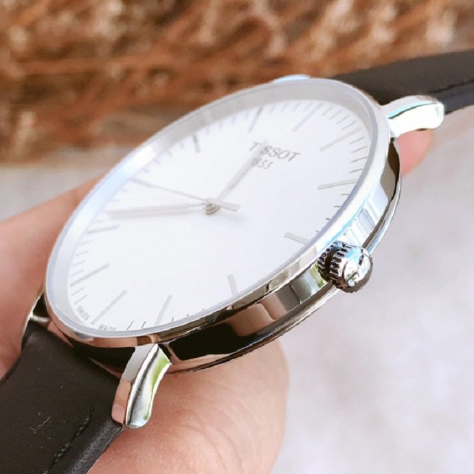 Review đồng hồ Tissot T109.610.16.031.00 có mặt số to - Ảnh 9