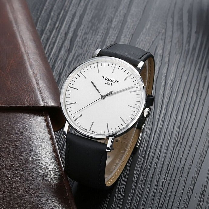 Review đồng hồ Tissot T109.610.16.031.00 có mặt số to - Ảnh 1