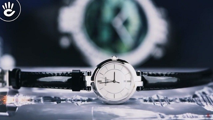 Tissot Flamingo T094.210.16.111.00 - Nữ - Quartz (Pin) - Chống nước 5 ATM - Mặt số 26mm 5 Review đồng hồ xà cừ Tissot T094.210.16.111.00 dành cho nữ - Ảnh 1