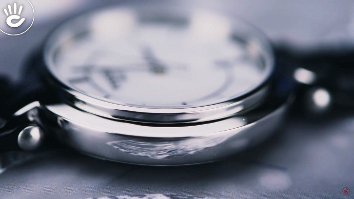 Tissot Flamingo T094.210.16.111.00 - Nữ - Quartz (Pin) - Chống nước 5 ATM - Mặt số 26mm 8 Review đồng hồ xà cừ Tissot T094.210.16.111.00 dành cho nữ - Ảnh 4