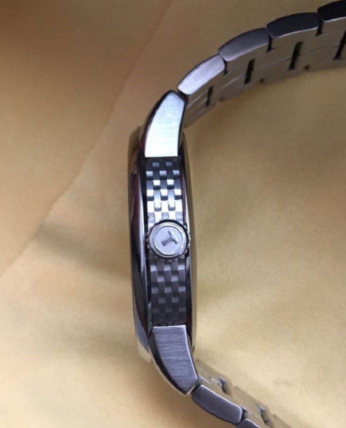 Tissot Luxury T086.407.11.061.00 - Nam - Automatic (Tự Động) - Chống nước 5 ATM - Mặt số 41mm 5 Review đồng hồ Tissot T086.407.11.061.00 trữ cót đến 80 giờ-4