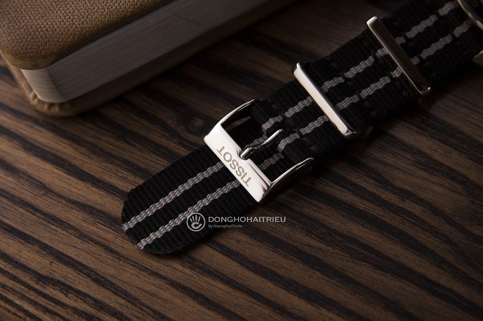 Tissot Quickster T095.417.17.037.07 - Nam - Quartz (Pin) - Chống nước 10ATM - Mặt số 42mm - Chronograph 10 Review đồng hồ Tissot T095.417.17.037.07: vẻ đẹp thể thao-3