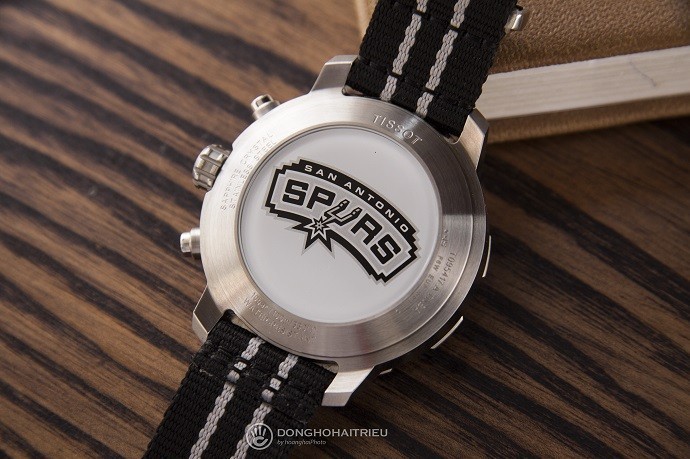 Tissot Quickster T095.417.17.037.07 - Nam - Quartz (Pin) - Chống nước 10ATM - Mặt số 42mm - Chronograph 11 Review đồng hồ Tissot T095.417.17.037.07: vẻ đẹp thể thao-4