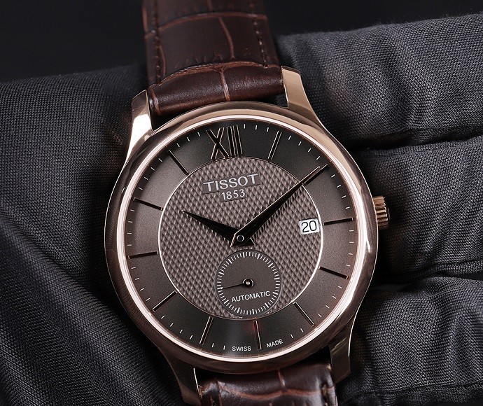Review đồng hồ Tissot T063.428.36.068.00 dây da chính hãng-3