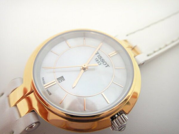 Tissot Flamingo T094.210.26.111.01 - Nữ - Quartz (Pin) - Chống nước 5 ATM - Mặt số 30mm 5 Review đồng hồ Tissot T094.210.26.111.01 thời trang dây da - hình 3