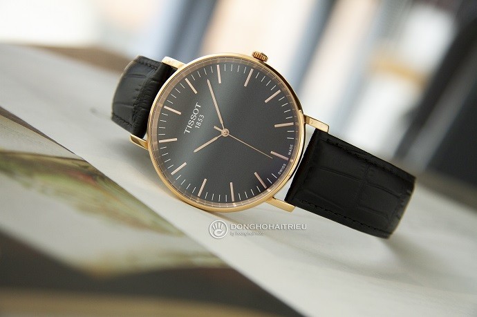 Tissot T109.610.36.051.00 10 Review đồng hồ Tissot T109.610.36.051.00, nền số đen ấn tượng-4