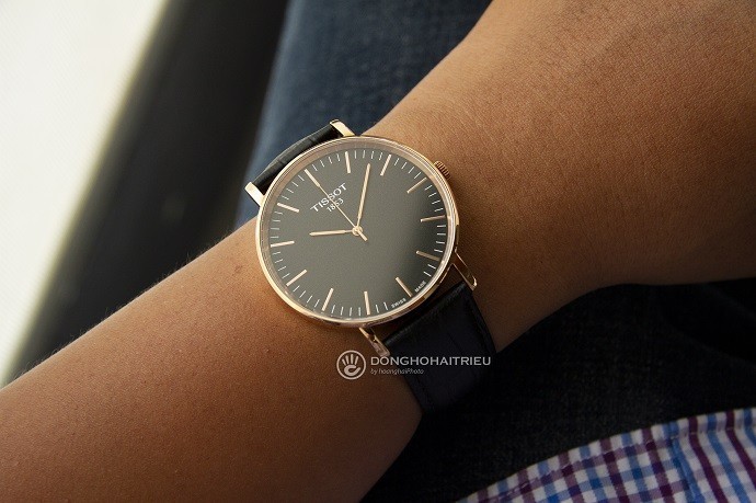 Review đồng hồ Tissot T109.610.36.051.00, nền số đen ấn tượng-1