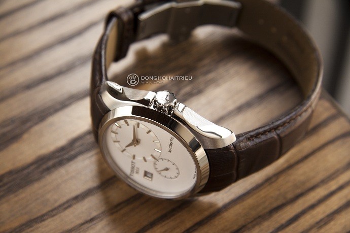 TISSOT T035.428.16.031.00 13 Review đồng hồ Tissot T035.428.16.031.00 cơ kháng nước 10ATM - Ảnh 4