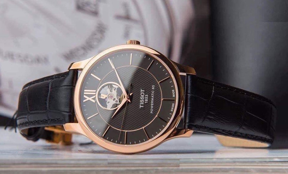 Review đồng hồ Tissot T063.907.36.068.00 có thể trữ cót 80 giờ - hình 3