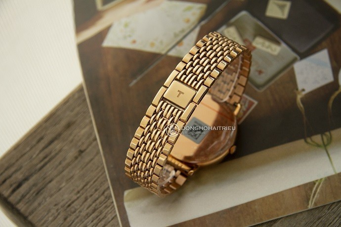 Review đồng hồ Tissot T109.610.33.032.00: vẻ đẹp thời thượng-4