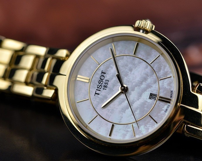 Tissot T094.210.33.111.01 3 Tissot T094.210.33.111.01, mặt số khảm xà cừ, kính Sapphire-2