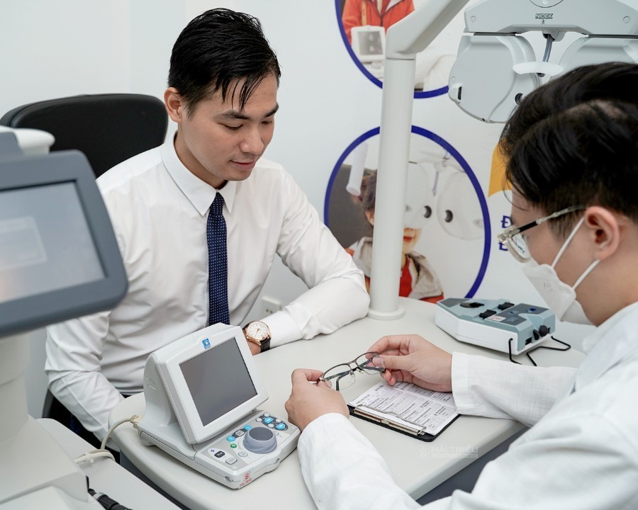 Đo mắt và cắt kính bao nhiêu tiền? Địa chỉ, quy trình đo chuẩn 1 do mat và cat kinh bao nhieu tien dia chi quy trinh do chuan