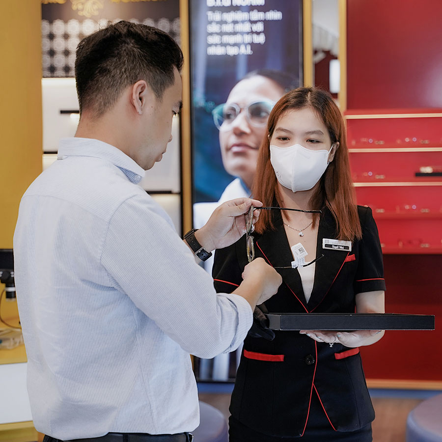 Giá cắt kính cận bao nhiêu tiền? Nơi đo miễn phí, chuẩn 4 Giá cắt kính cận khoảng bao nhiêu Nơi đo miễn phí chuẩn - Ảnh 4