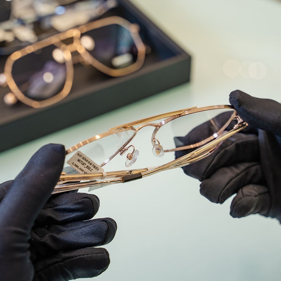 Gọng kính là gì? Cấu tạo, chất liệu, kích thước gọng mắt kính 2 Gọng kính là gì? Cấu tạo, chất liệu, kích thước gọng mắt kính - Ảnh 1