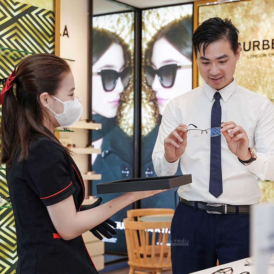 Gọng kính là gì? Cấu tạo, chất liệu, kích thước gọng mắt kính 4 Gọng kính là gì? Cấu tạo, chất liệu, kích thước gọng mắt kính - Ảnh 3