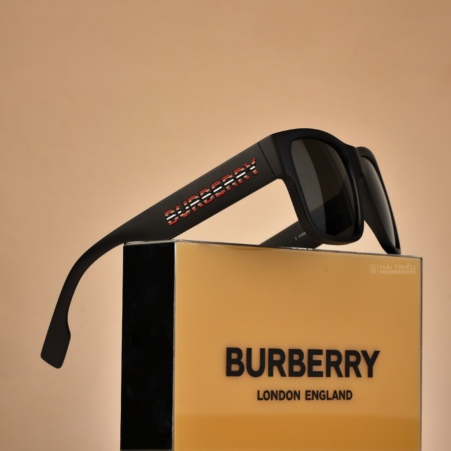Kính hiệu Burberry