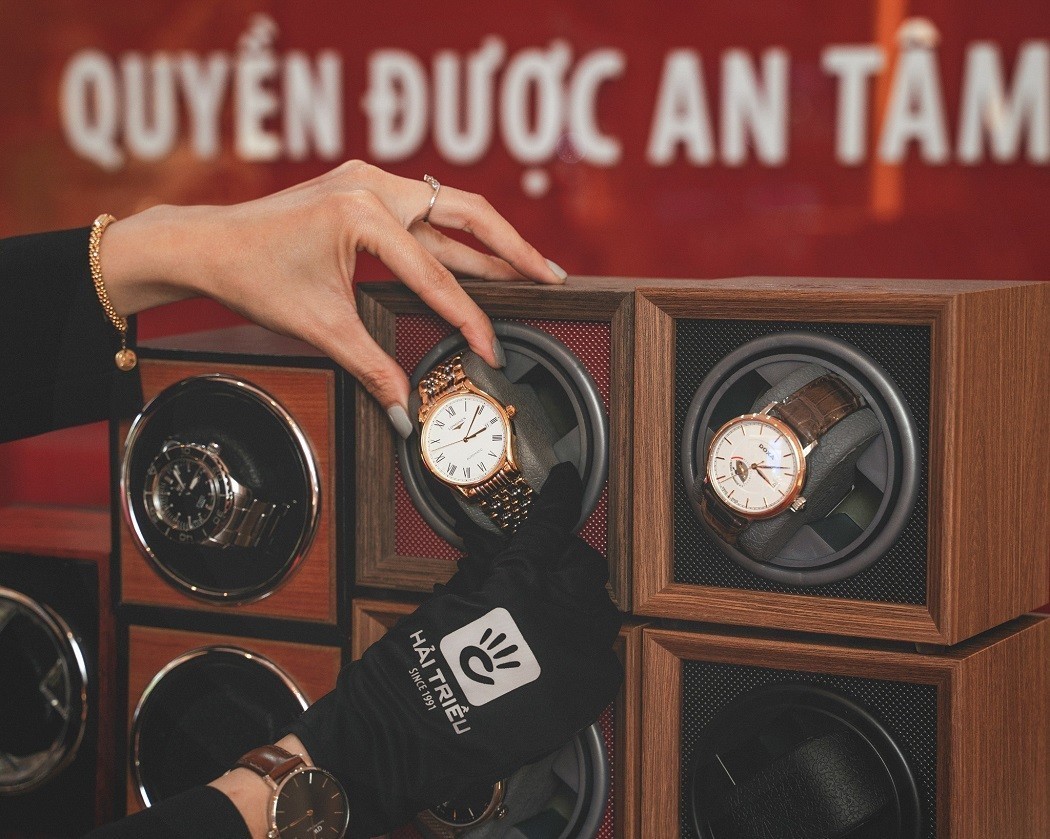 TOP đồng hồ đính kim cương thật, giá bình dân nên mua nhất 6