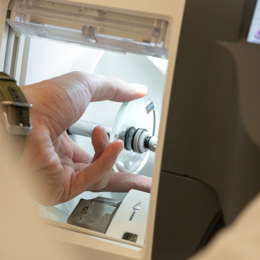 Chiết suất tròng kính là gì? Giá các loại tròng tốt nên chọn 2 Tìm hiểu chiết suất tròng kính