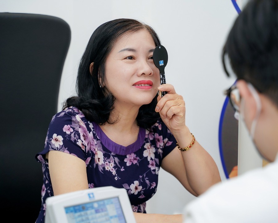 Mua kính lão có cần đo độ không? 12 bước đo cắt chuẩn quốc tế 1 Mua kính lão có cần đo độ không? 12 bước đo cắt chuẩn quốc tế